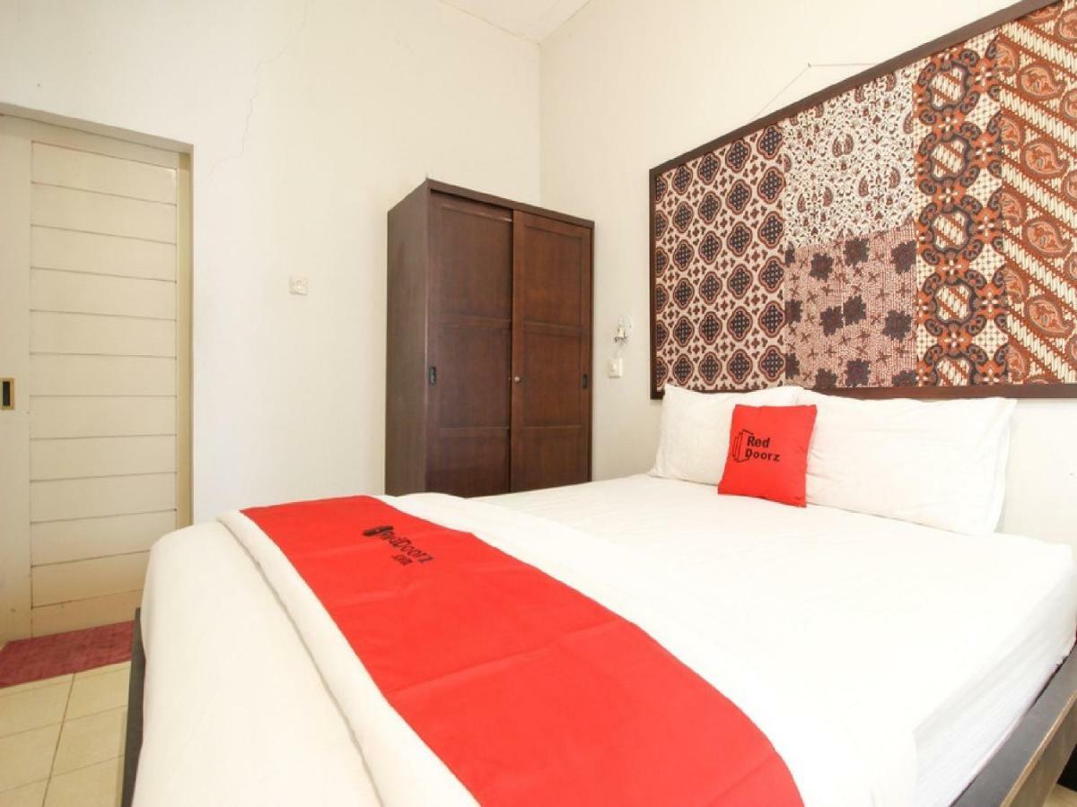 Reddoorz Syariah Near Wijilan Yogyakarta Hotel Exterior photo
