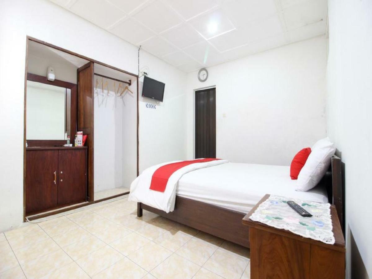 Reddoorz Syariah Near Wijilan Yogyakarta Hotel Exterior photo